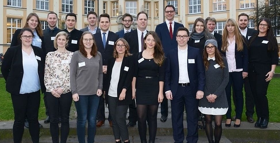 Christoph Juhn mit Studenten in Hamburg